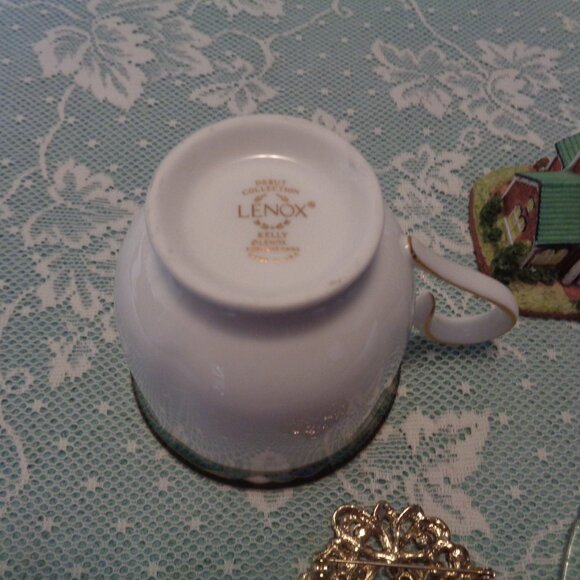 CHRISTMAS PIN TOWER CLOCK ENGLISH CUP GLASS WREATHE BOX LOT - Picture 3 of 15